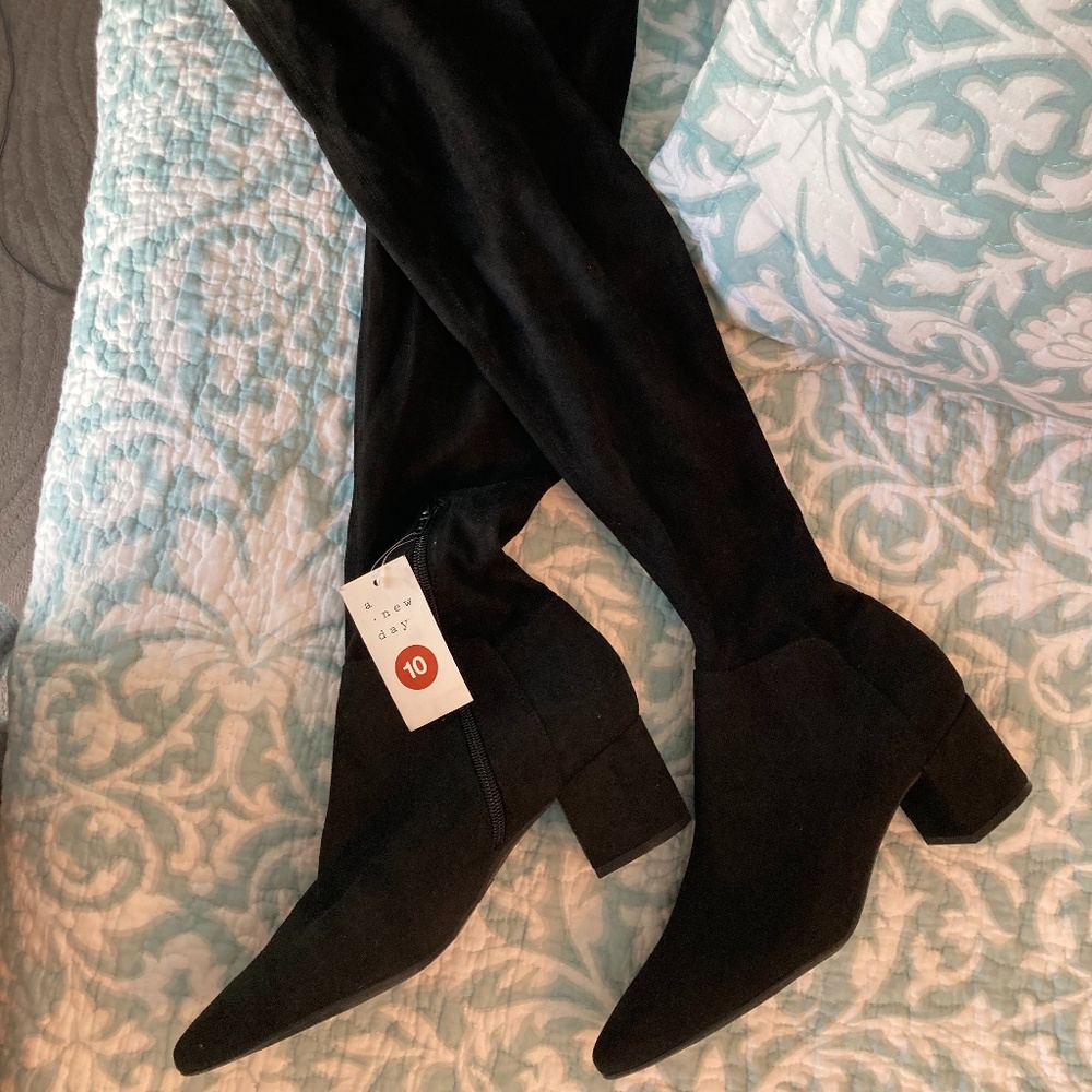 **SOLD***OVER THE KNEE BOOTS  women size 10